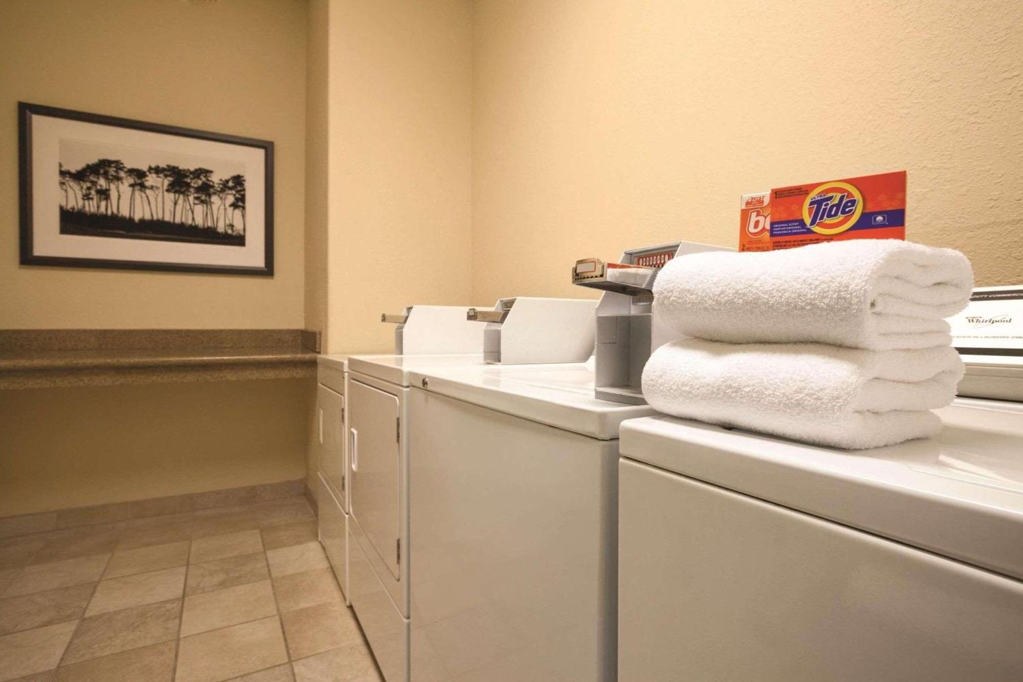 Country Inn & Suites By Radisson, Mason City, Ia Zewnętrze zdjęcie